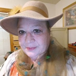 Meet your Posher, Leigh